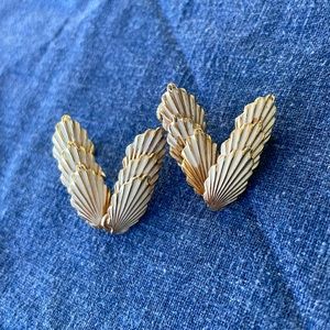 ⭐️4 for $16⭐️ Very cool vintage earrings